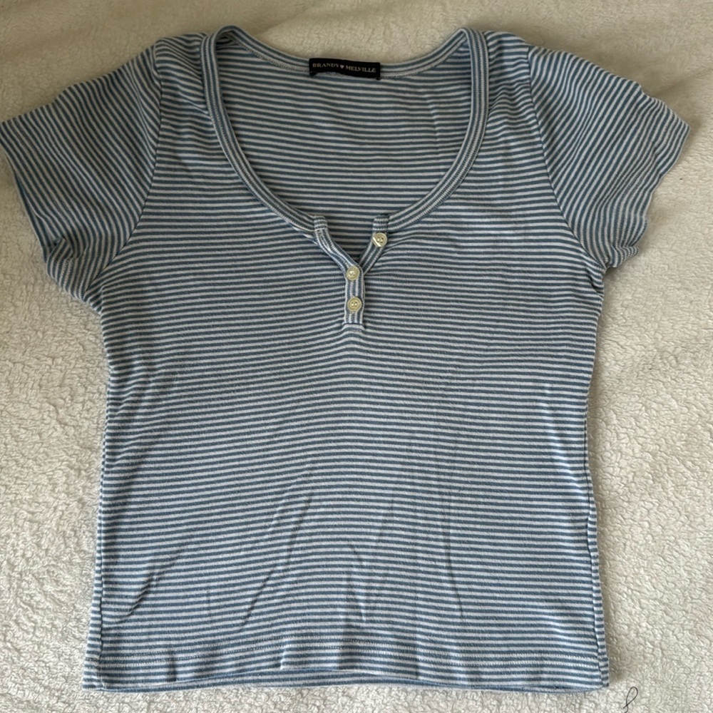Brandy Melville cropped button tee